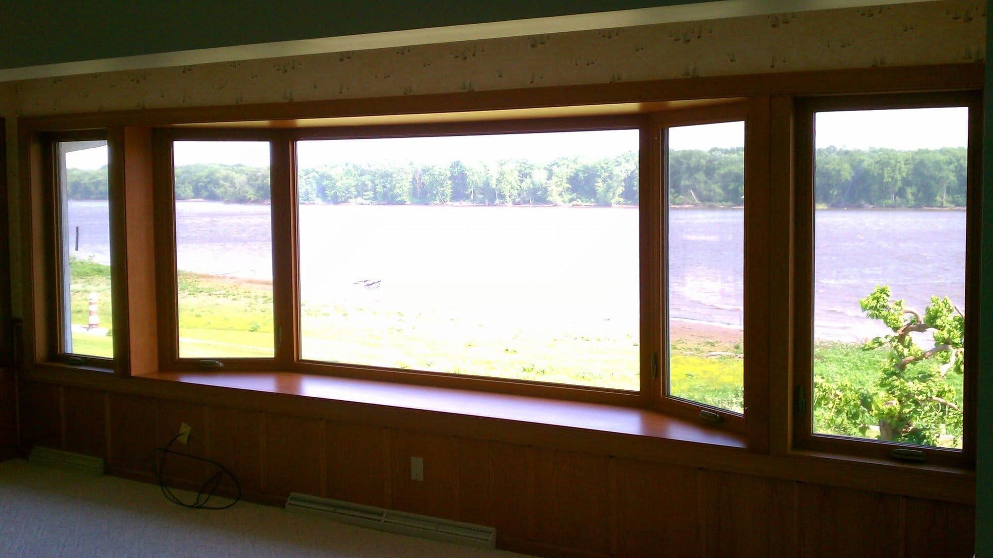 Can Vinyl Windows Improve Comfort Near Large Glass Areas? | Quad Cities Window Guide