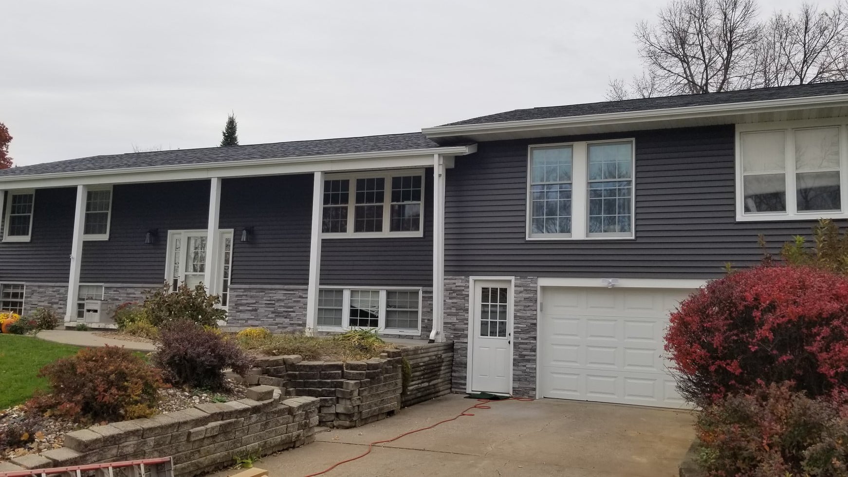 How do I pick a siding color that sells well?