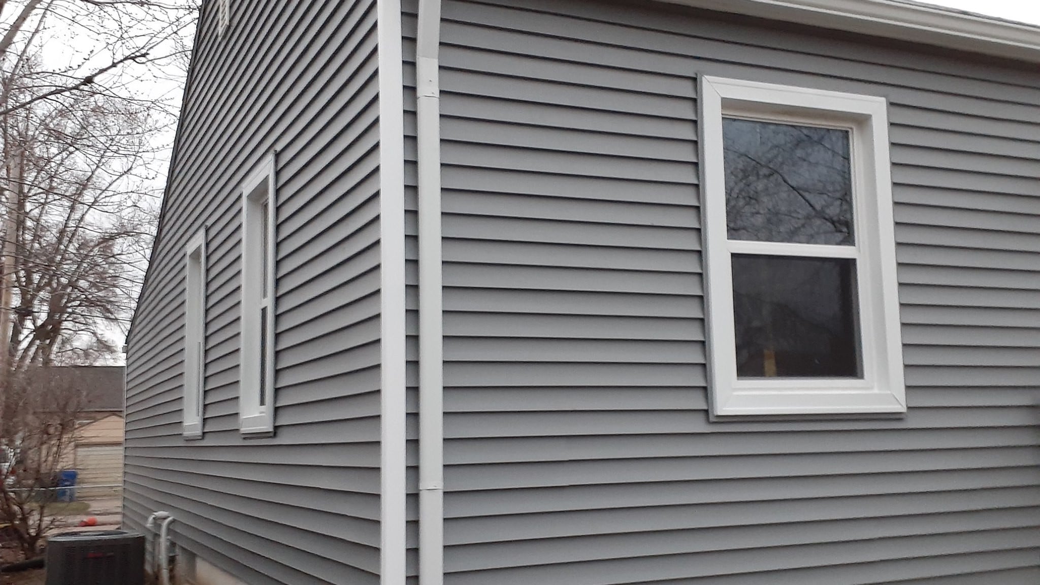 Can damaged vinyl siding be repaired instead of replaced?