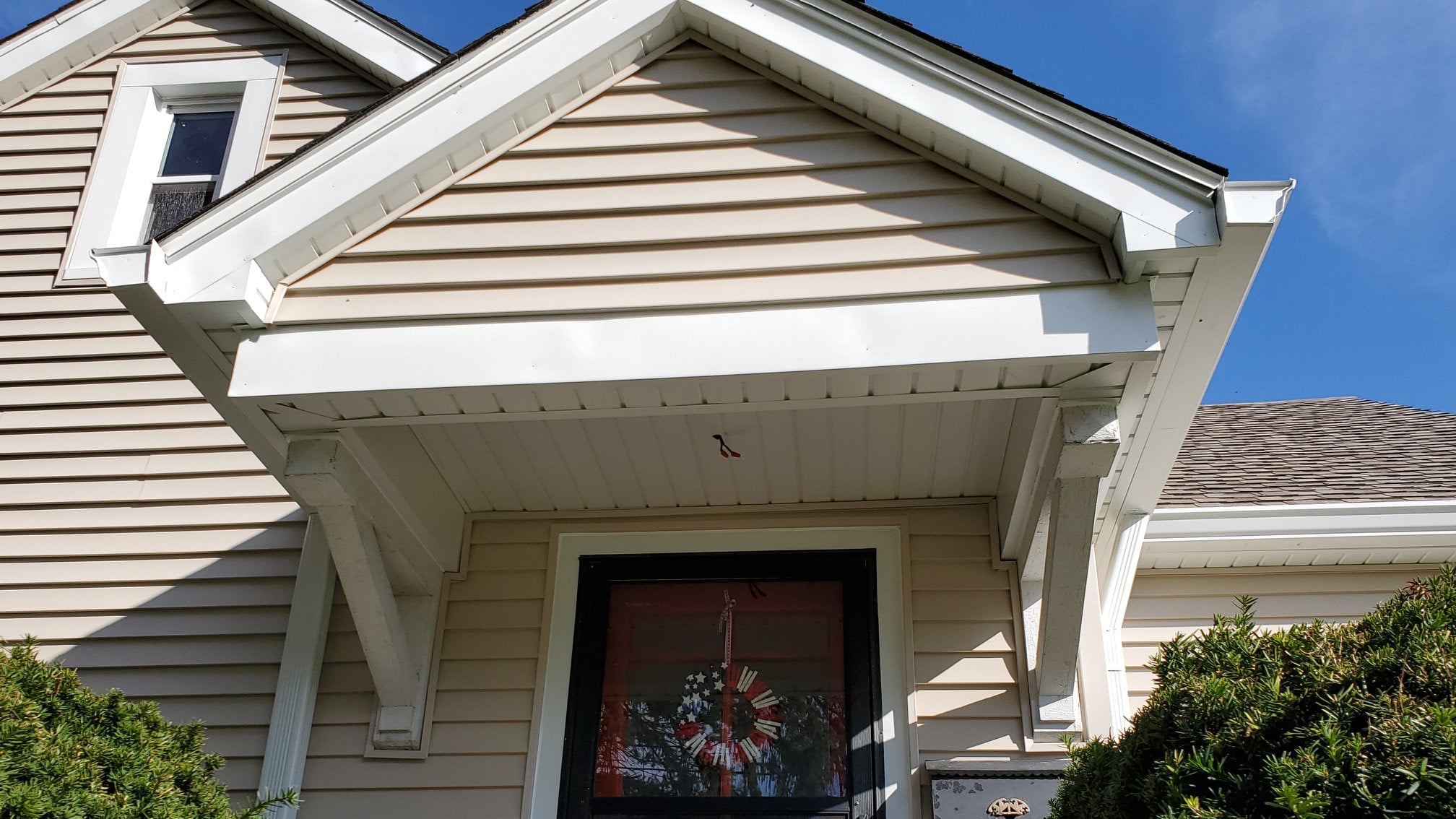 What questions should I ask before signing a siding contract?