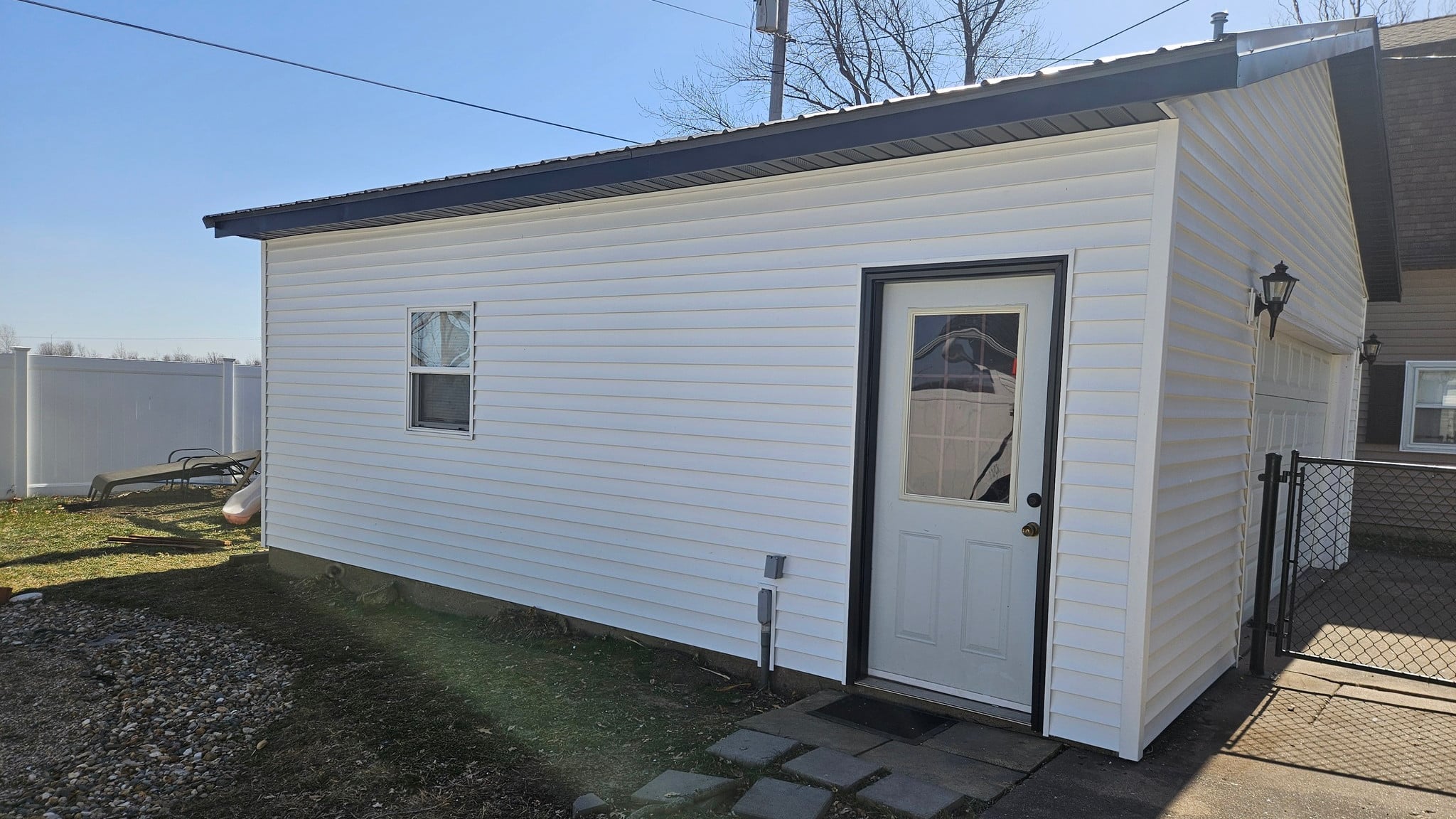 Can woodpeckers damage vinyl siding?