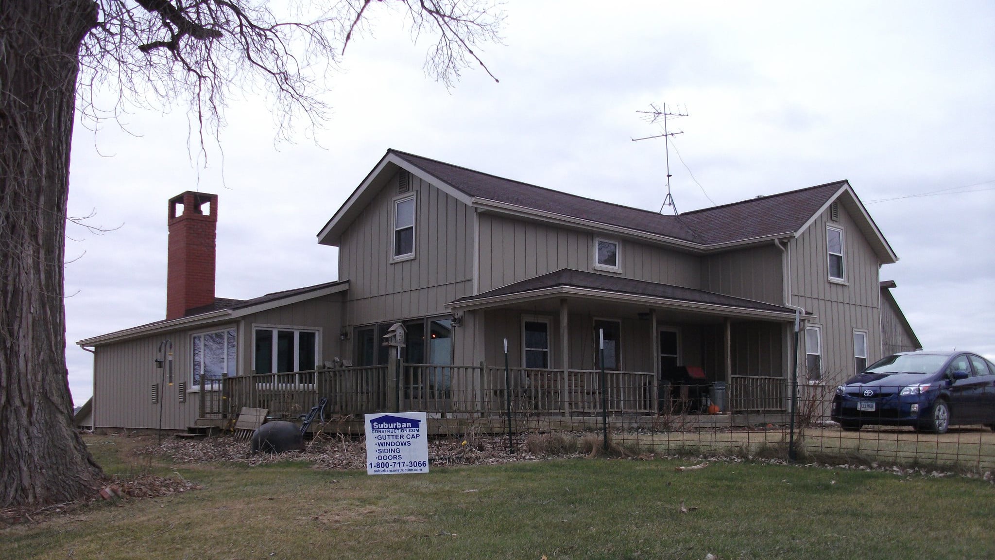 Can vinyl siding crack in the winter?