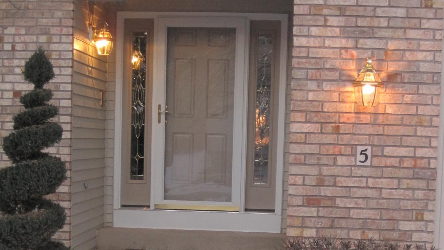 Front Door Glass vs Solid Door: Which Is Better?