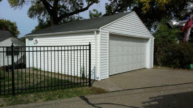 Best Nails for Vinyl Siding (Installation Guide)