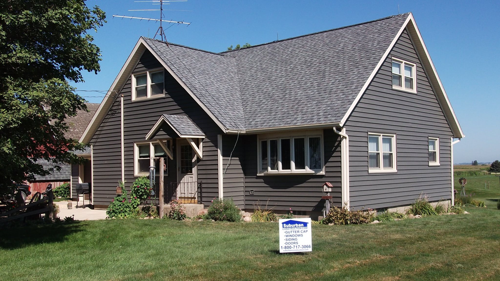 Insulated vs Standard Vinyl Siding (Pros & Cons)
