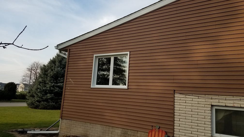 How to Clean Vinyl Siding Safely | Quad Cities Guide