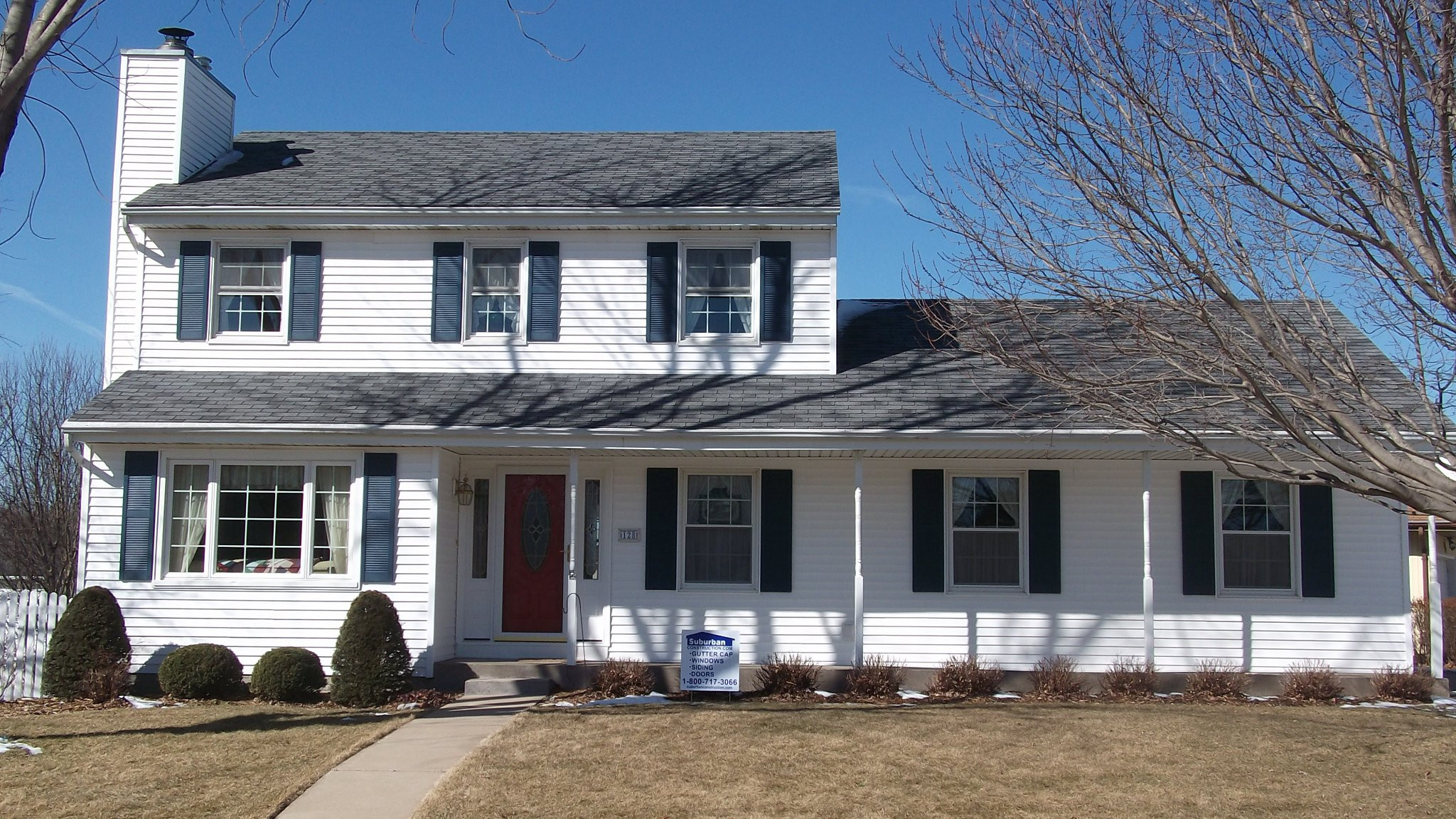Should Soffit and Fascia Be Replaced With Siding?